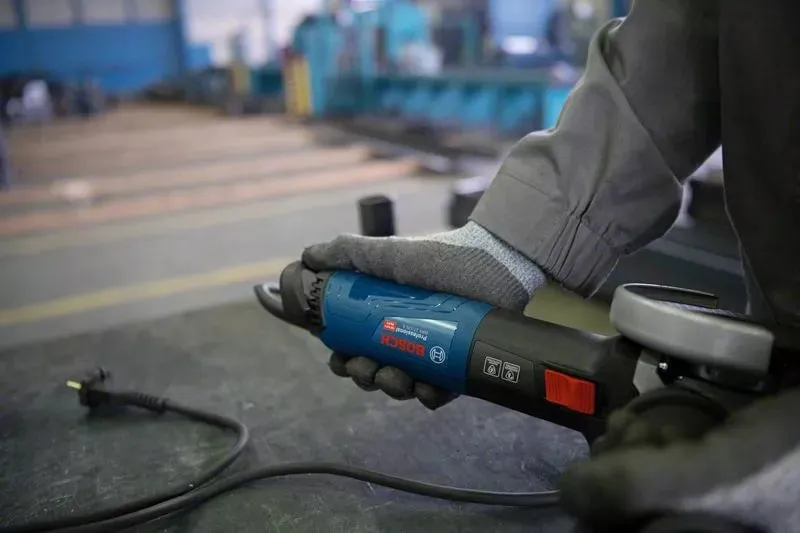 Bosch Professional | Angle Grinder GWS 17-125